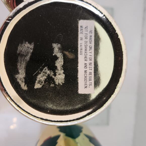 Set of 2 Vintage Metallic Christmas Mugs - Picture 5 of 5